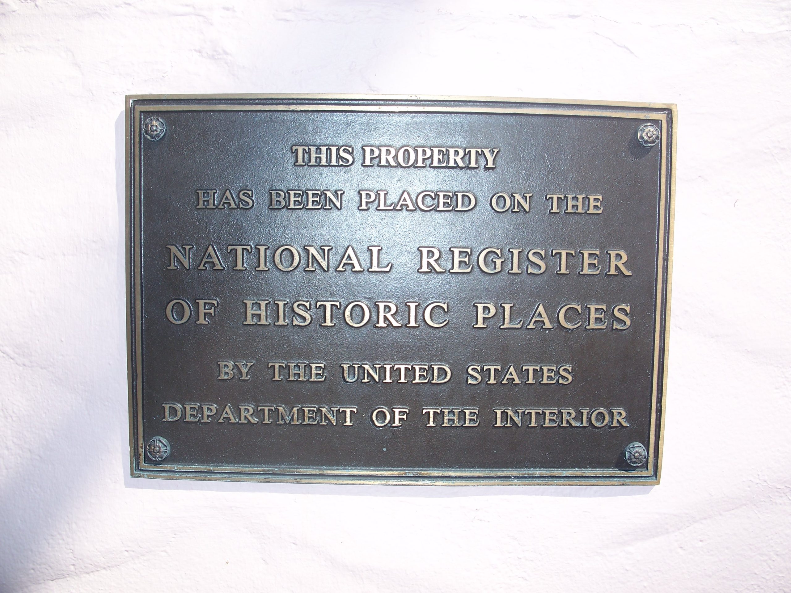 Vinoy Park Hotel historical marker describing its opening, military use, closure and restoration